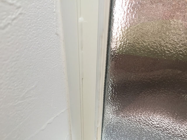 クリームを塗った窓